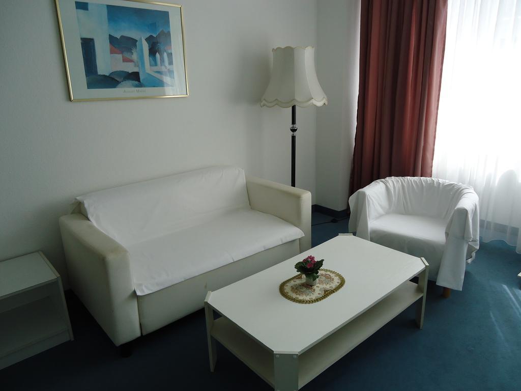 Hotel Kubrat Am Checkpoint Charlie 베를린 객실 사진